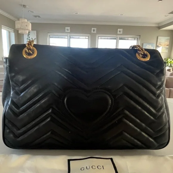 Gucci - GG Marmont Medium Matelassé
Shoulder / Crossbody Bag Chevron Leather - Picture 14 of 17